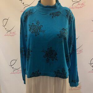 Currant by Jeri Jo. Size Medium, Cropped Sweatshirt. Raglan Sleeves. B83.